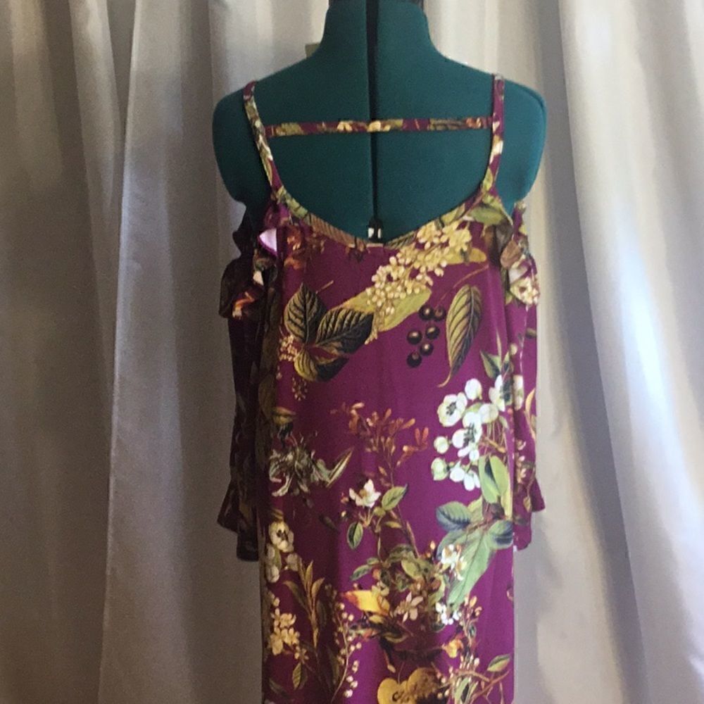 Boldly flowered dress with long sleeves, cold shoulder style in size large - Picture 11 of 14